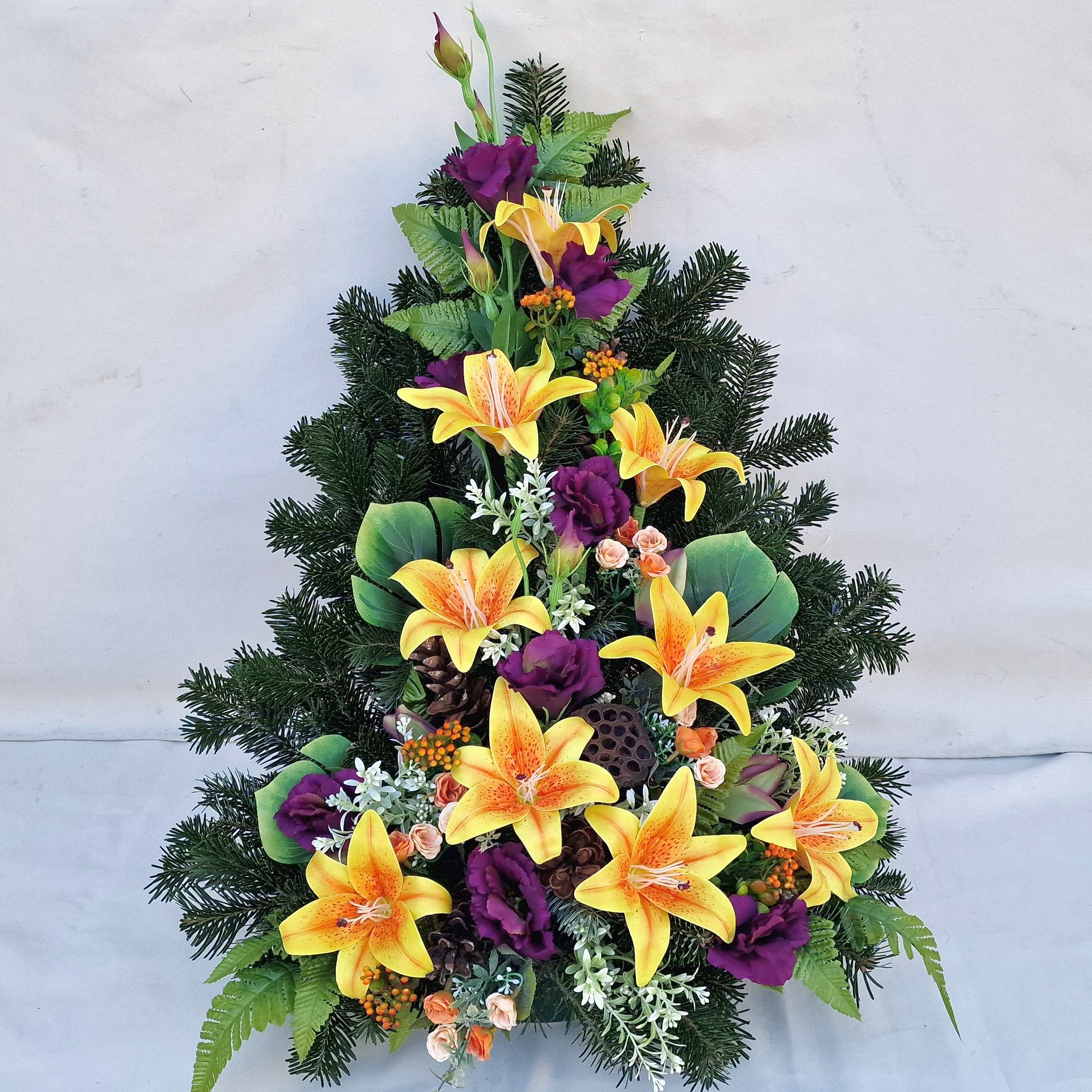 Koszorú - SELYEMVIRÁGOS lila sárga katedrális koszorú