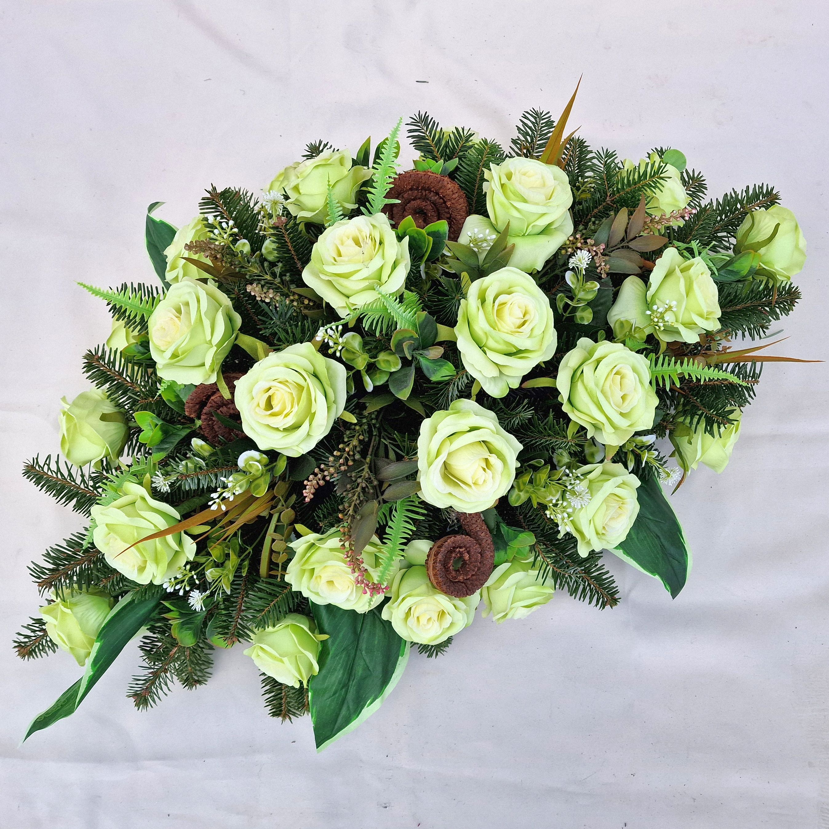 Koszorú - SELYEMVIRÁGOS Zöld rózsás ovális sírdísz