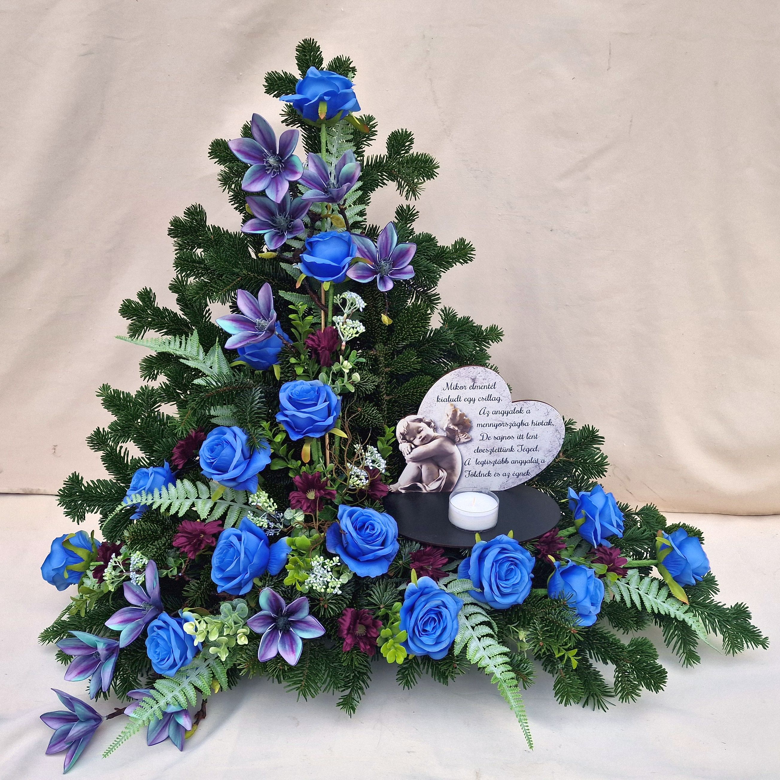 Koszorú - SELYEMVIRÁGOS kékes-lilás asszimetrikus koszorú